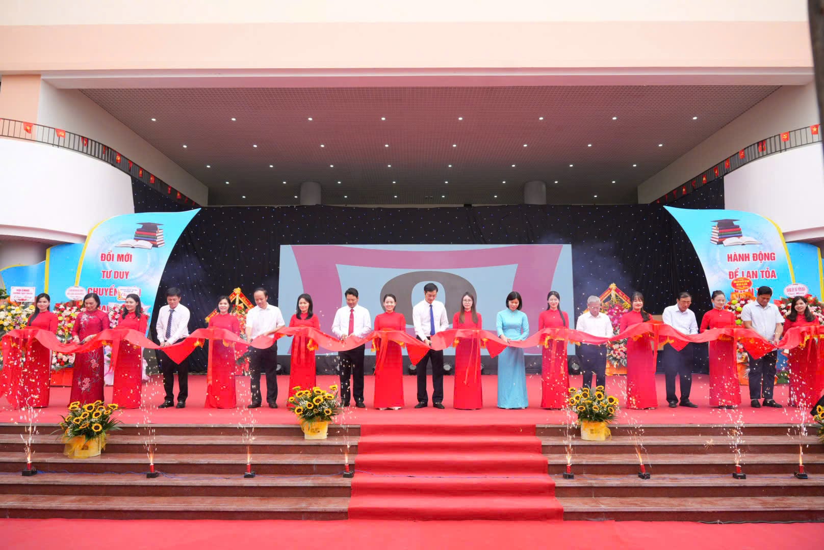Xã Quảng Oai rộn ràng ngày khai trường, Trường THCS Tản Đà đón năm học mới trong ngôi trường khang trang, hiện đại