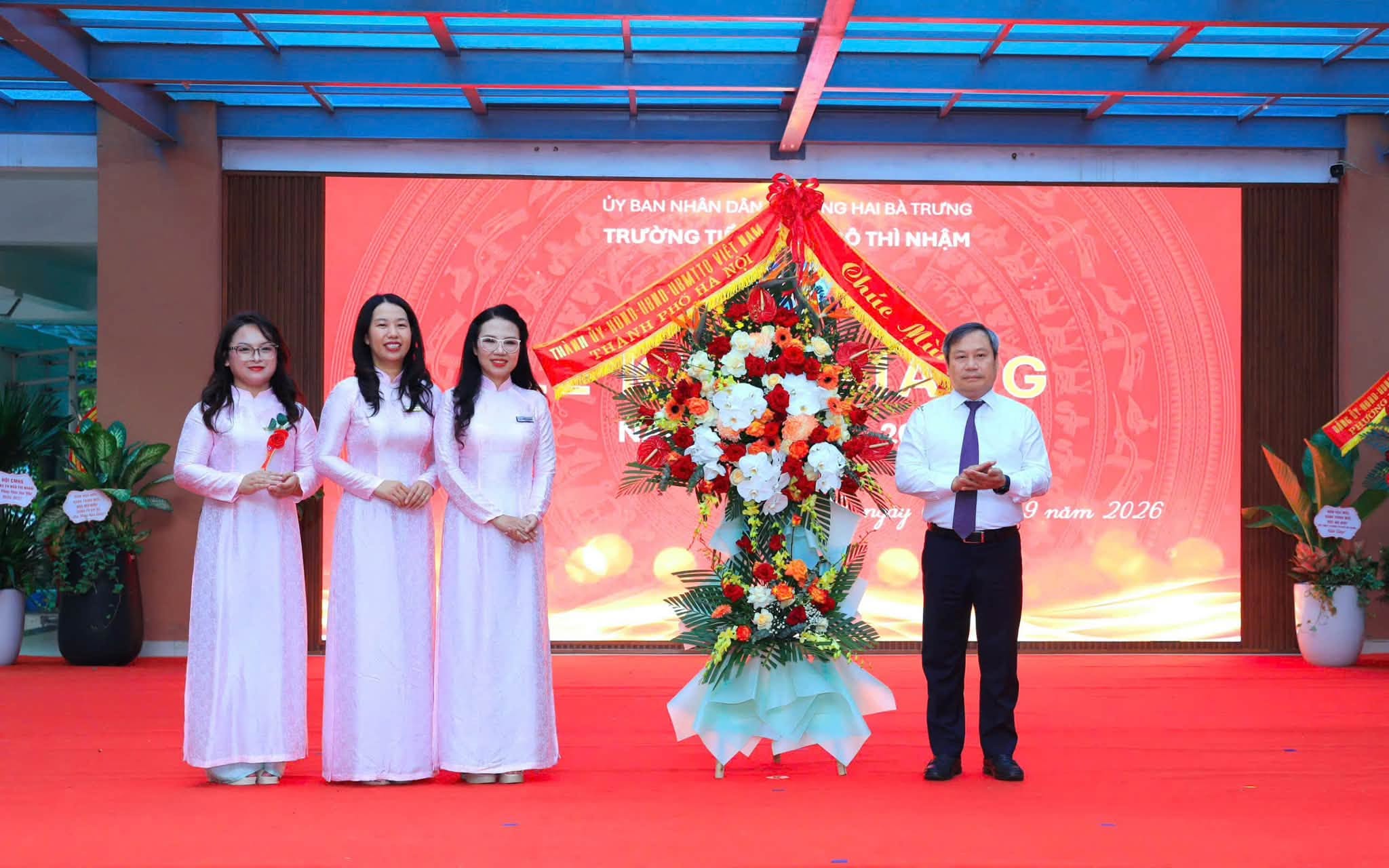Lãnh đạo UBND thành phố Hà Nội dự Lễ khai giảng năm học mới 2026-2027