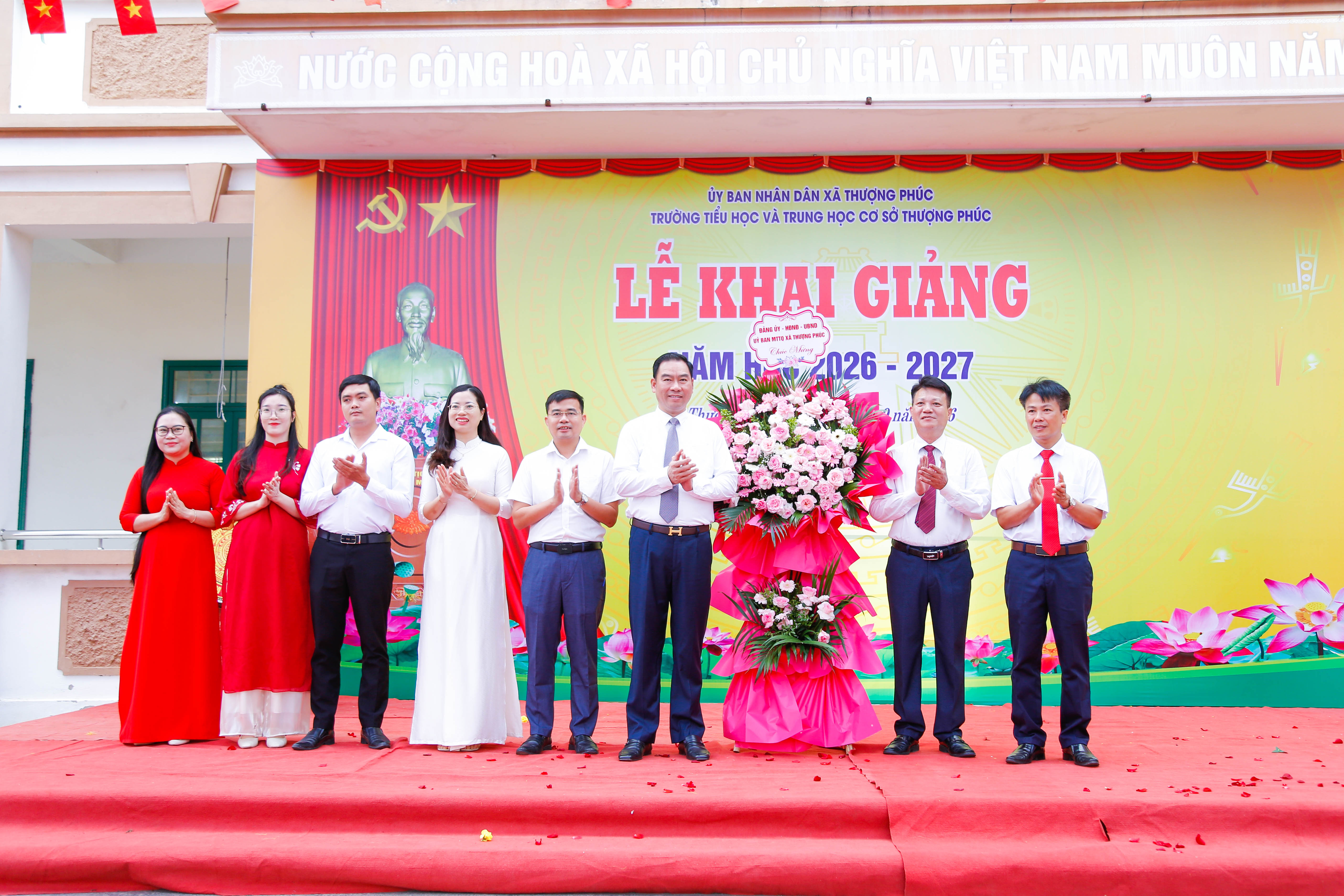 Rộn ràng ngày khai giảng năm học mới trên quê hương Thượng Phúc