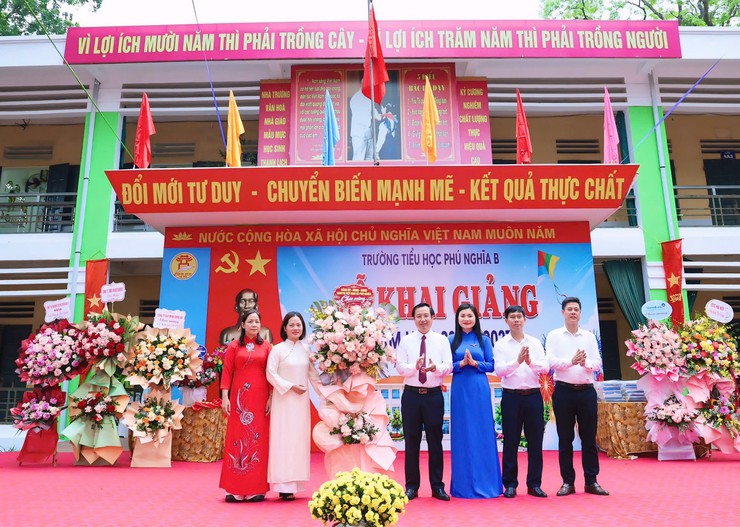Xã Phú Nghĩa rộn ràng ngày khai trường, gần 14.000 học sinh mở hành trình mới đầy hứng khởi