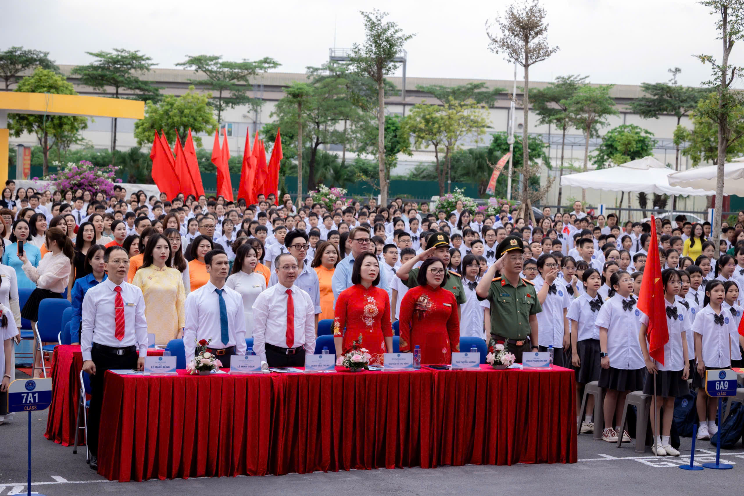 Hơn 15.000 học sinh Phường Long Biên rộn ràng bước vào năm học mới 2026-2027