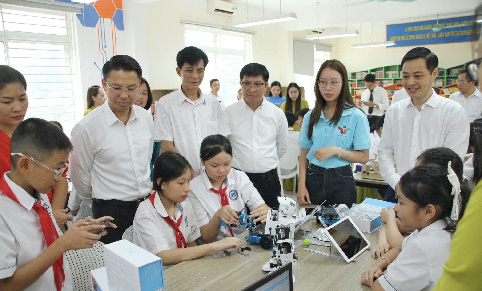 Phường Phú Thượng đưa phòng học STEM vào hoạt động, mở rộng không gian sáng tạo cho học sinh