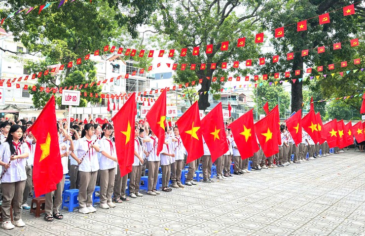 Xã Bát Tràng rộn ràng khai giảng, hơn 12.000 học sinh bước vào năm học mới
