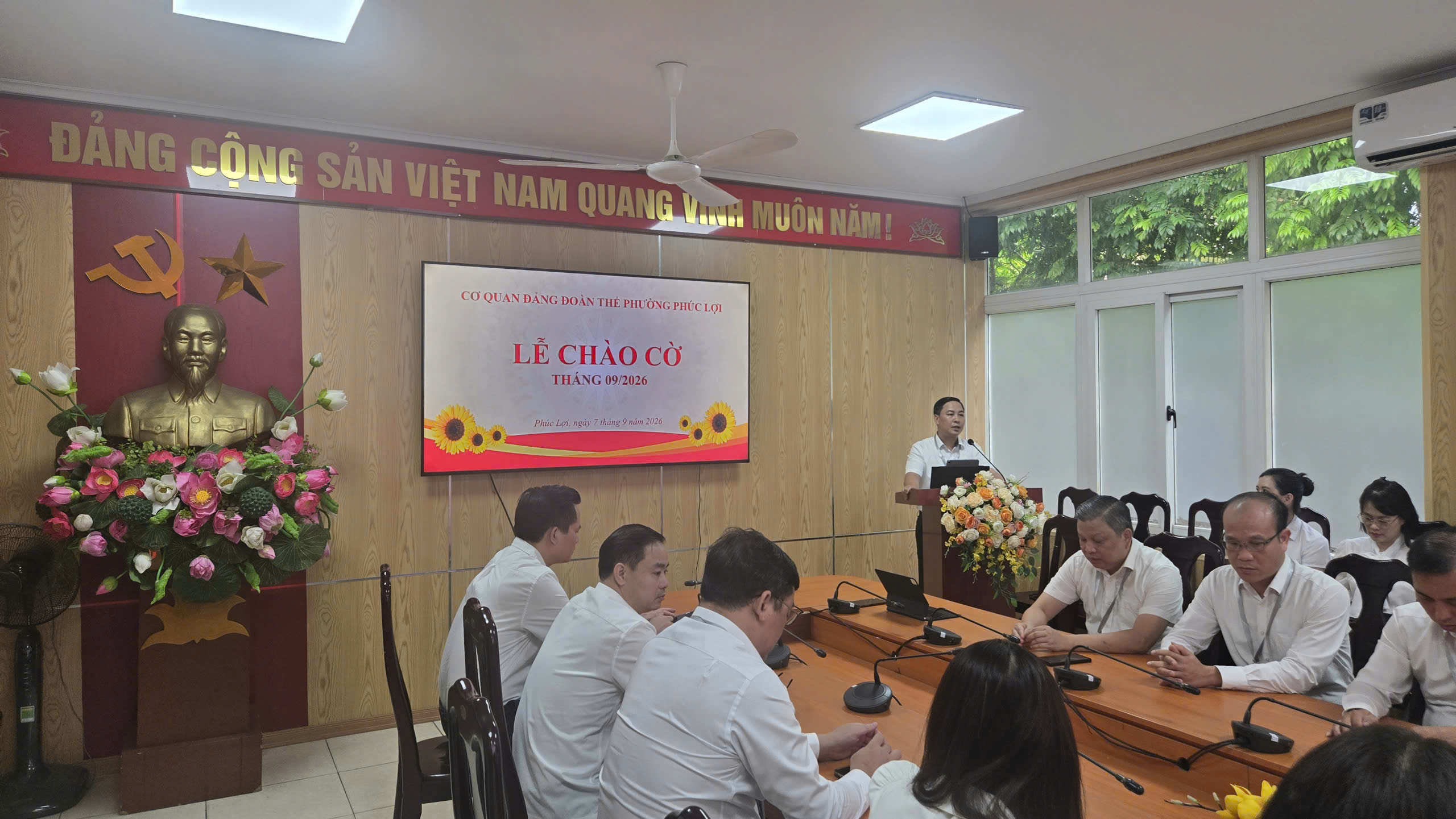 Phường Phúc Lợi tập trung nâng chất lượng sinh hoạt chi bộ, đẩy mạnh “100 ngày chuyển đổi số”