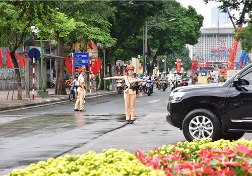 Lực lượng công an Thành phố tham gia điều phối giao thông khu vực diễn ra Đại hội