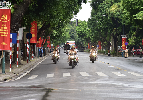 Lực lượng công an Thành phố tham gia điều phối giao thông khu vực diễn ra Đại hội