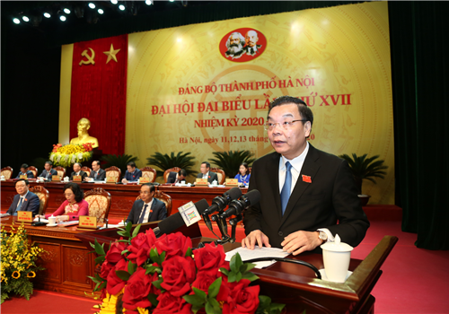 Ủy viên Trung ương Đảng, Phó Bí thư Thành ủy, Chủ tịch UBND Thành phố Hà Nội Chu Ngọc Anh trình bày Dự thảo Chương trình hành động thực hiện Nghị quyết Đại hội lần thứ XVII Đảng bộ Thành phố