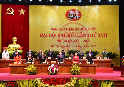 Đoàn Chủ tịch ra mắt Đại hội