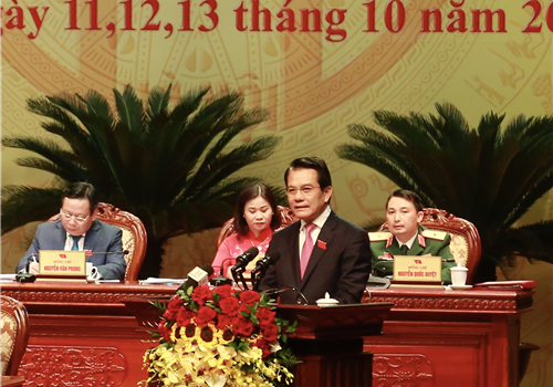 Ủy viên Ban Thường vụ Thành ủy, Chủ nhiệm Ủy ban Kiểm tra Thành ủy Hoàng Trọng Quyết trình bày Báo cáo kết quả thẩm tra tư cách đại biểu