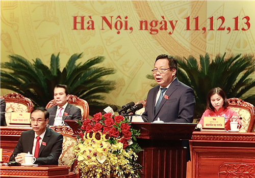 Ủy viên Ban Thường vụ Thành ủy, Trưởng ban Tuyên giáo Thành ủy Nguyễn Văn Phong trình bày Báo cáo tham luận tại Đại hội