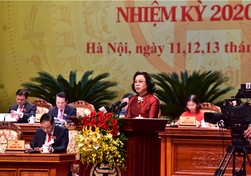 Ủy viên Trung ương Đảng, Phó Bí thư Thường trực Thành ủy Hà Nội Ngô Thị Thanh Hằng trình bày Báo cáo Đề án Nhân sự BCH Đảng bộ TP Hà Nội khóa XVII