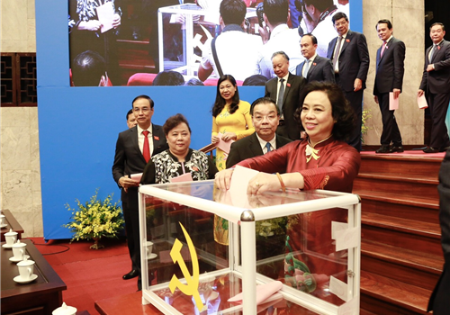 Các đại biểu bỏ phiếu Bầu Ban chấp hành Đảng bộ TP lần thứ XVII nhiệm kỳ 2020 - 2025