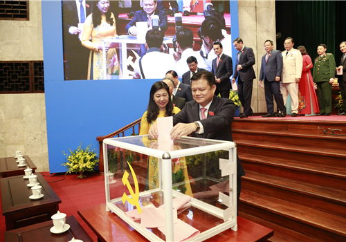 Các đại biểu bỏ phiếu Bầu Ban chấp hành Đảng bộ TP lần thứ XVII nhiệm kỳ 2020 - 2025