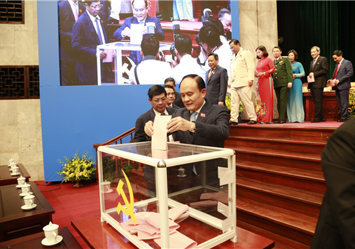 Các đại biểu bỏ phiếu Bầu Ban chấp hành Đảng bộ TP lần thứ XVII nhiệm kỳ 2020 - 2025