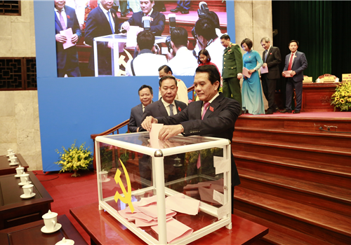 Các đại biểu bỏ phiếu Bầu Ban chấp hành Đảng bộ TP lần thứ XVII nhiệm kỳ 2020 - 2025
