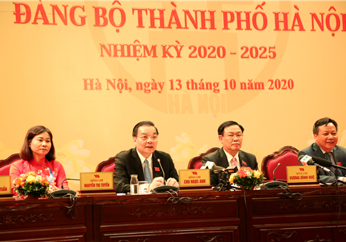 Uỷ viên Trung ương Đảng, Phó Bí thư Thành uỷ, Chủ tịch UBND Thành phố Hà Nội Chu Ngọc Anh trả lời câu hỏi của phóng viên báo chí