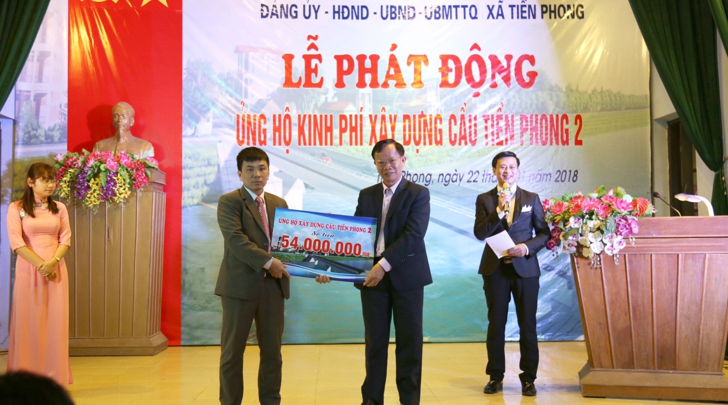 Ông Nguyễn Quảng Thà ủng hộ 500 triệu đồng xây dựng cầu Tiền Phong 2