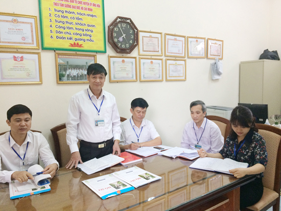 Lãnh đạo, chuyên viên Ban Tổ chức Huyện ủy triển khai nhiệm vụ công tác
