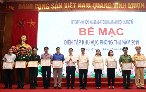 Ảnh: Các tập thể, cá nhân được biểu dương, khen thưởng.