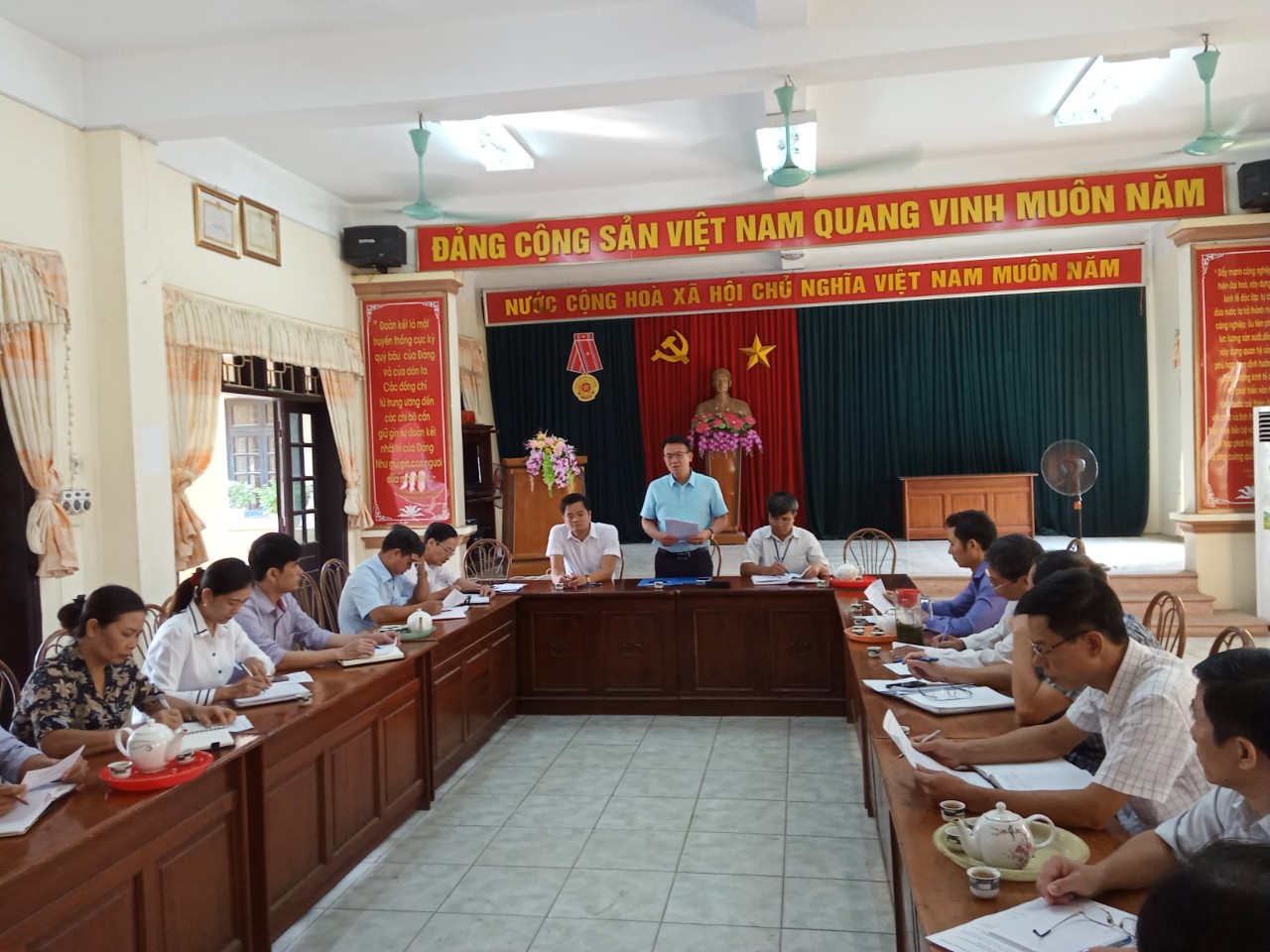Thiếu tướng Đỗ Thái Sơn, Phó Tư lệnh BTL Thủ đôTrao Quyết định cho đ/c Nguyễn Đỗ Tùng, Tân Chỉ huy trưởng BCH quân sự huyện Quốc Oai