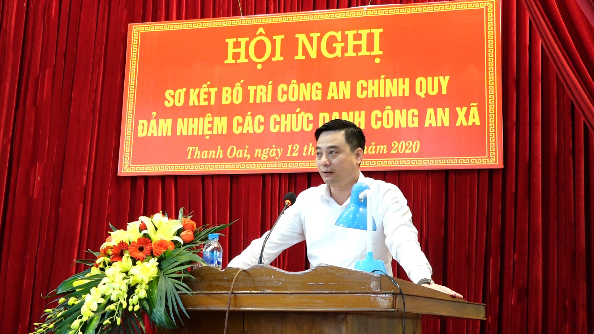 Đồng chí Bùi Văn Sáng - Phó Bí thư, Chủ tịch UBND huyện phát biểu hội nghị