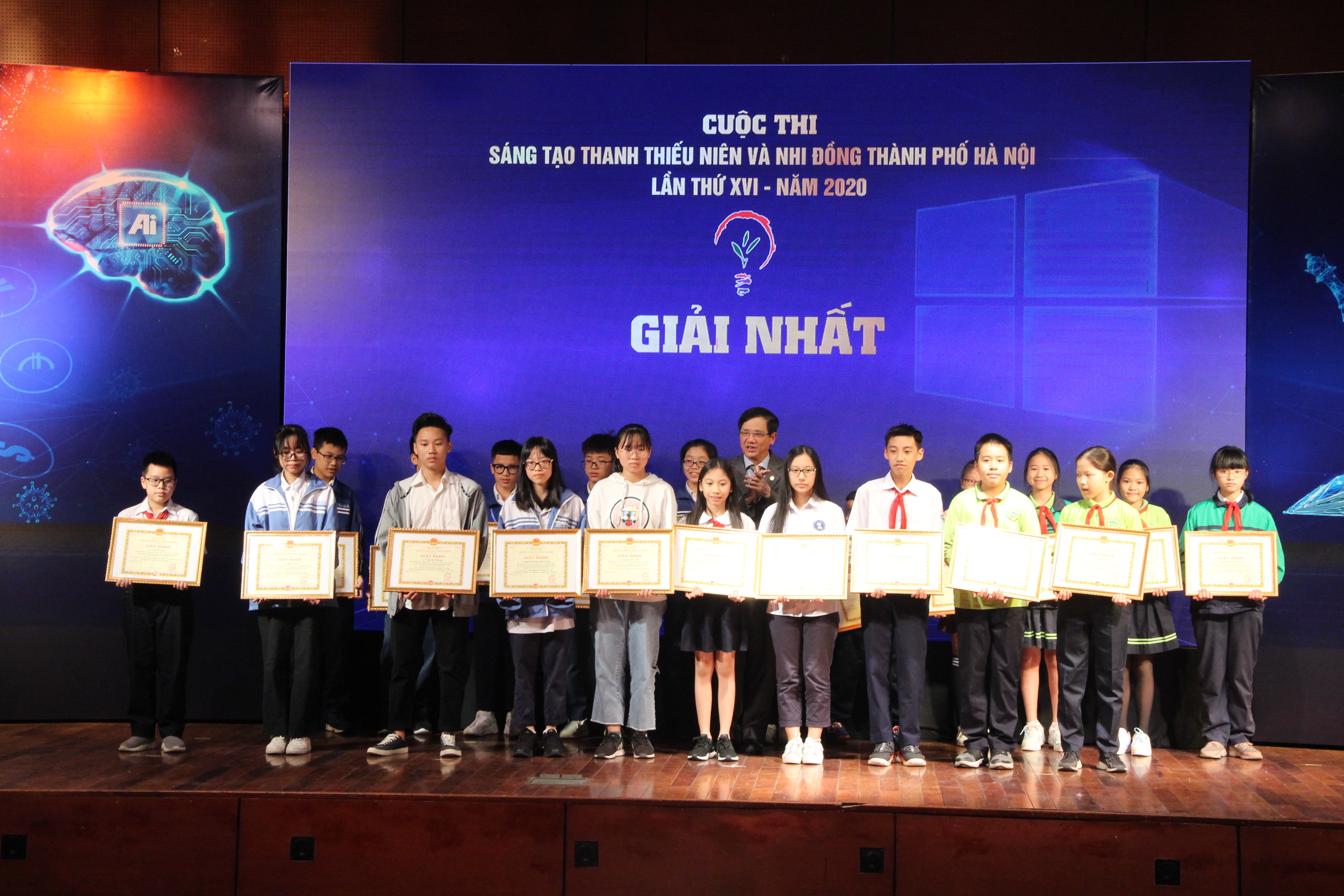 Các em học sinh đạt Giải Nhất cuộc thi