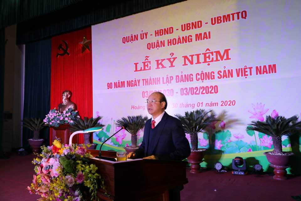 Bí thư Quận ủy Hoàng Mai Nguyễn Đức Vinh trình bày diễn văn Lễ Kỷ niệm.