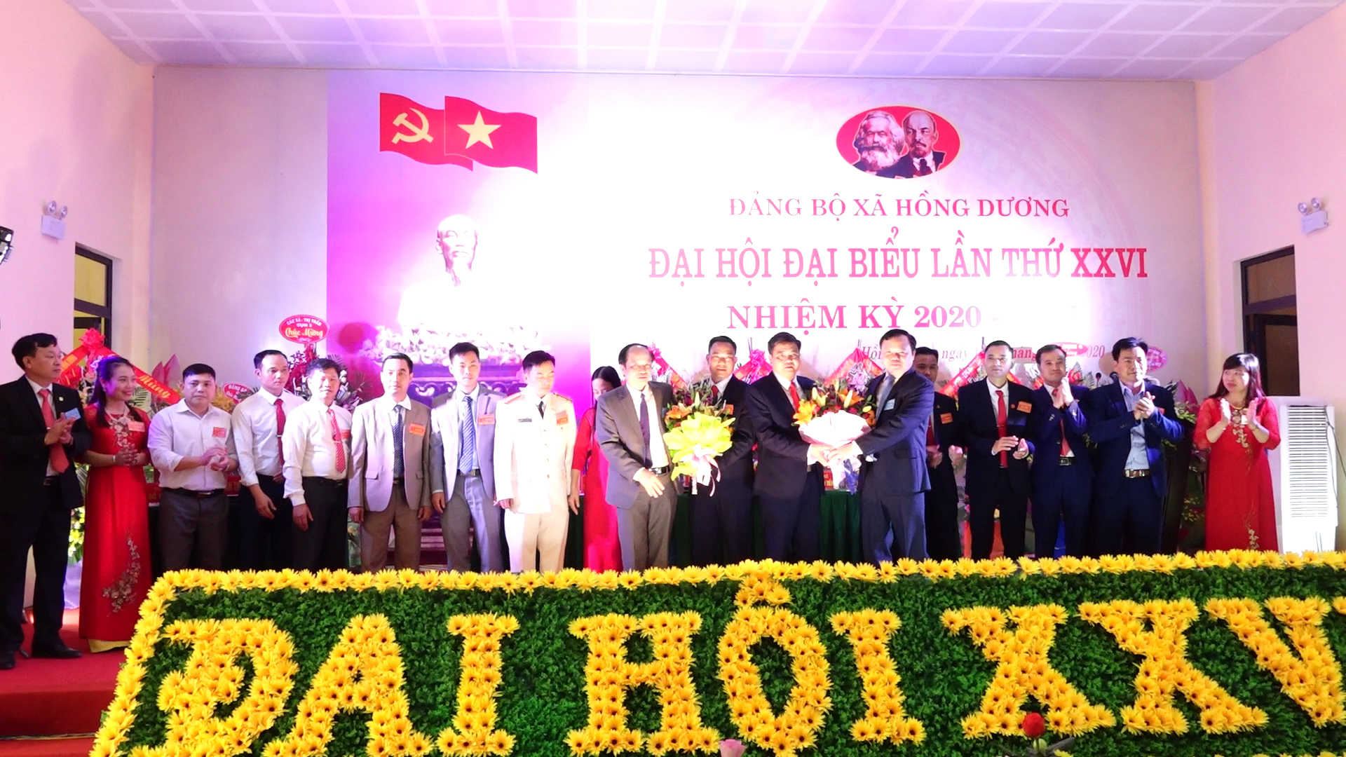 Ban chấp hành Đảng bộ xã Hồng Dương khóa XXVI nhiệm kỳ 2020 - 2025 ra mắt tại Đại hội