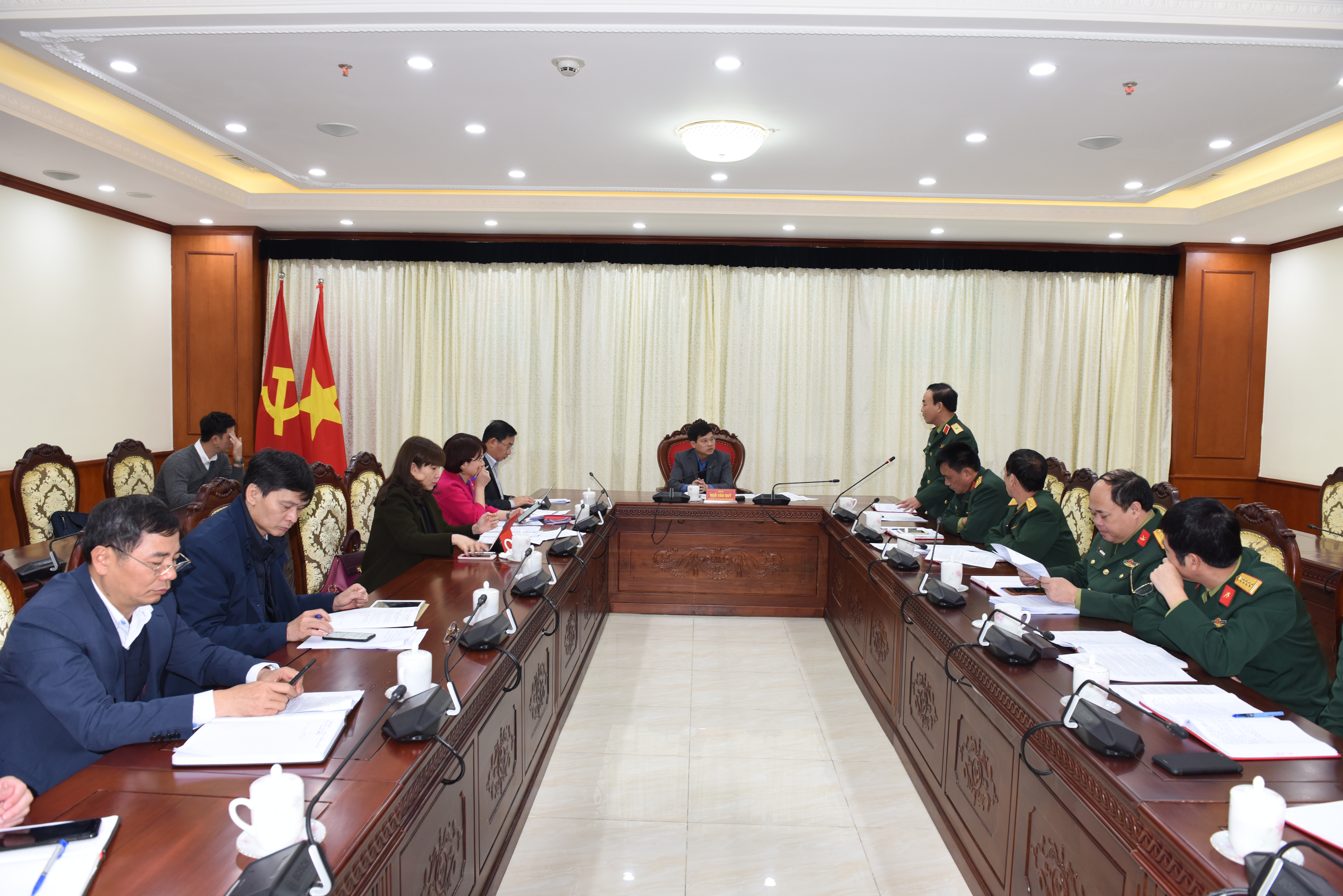 Phó Chủ tịch UBND thành phố Hà Nội Ngô Văn Quý làm việc với Bộ Tư lệnh Thủ đô Hà Nội và Sở y tế về phương án xây dựng bệnh viện dã chiến