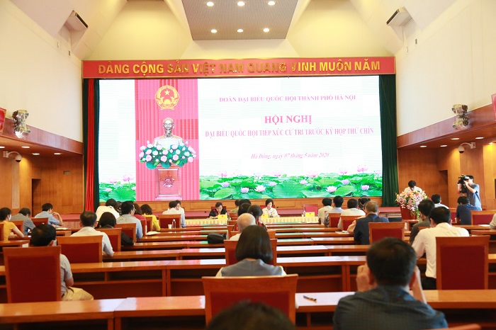 Quang cảnh buổi tiếp xúc với cử tri quận Hà Đông