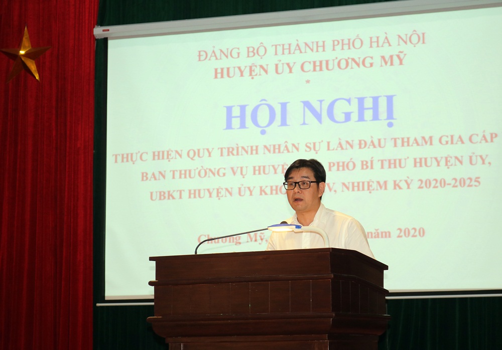 Ảnh: Đồng chí Bí thư Huyện ủy Nguyễn Văn Thắng phát biểu tại hội nghị.