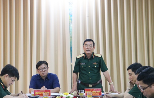 Ảnh: Thiếu tướng Nguyễn Trọng Triển - Phó bí thư thường trực Đảng ủy, Chính ủy Bộ tư lệnh thủ đô Hà Nội phát biểu kết luận hội nghị
