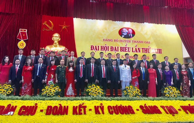 Ban chấp hành Đảng bộ huyện Thanh Oai khóa XXIII nhiệm kỳ 2020 - 2025 ra mắt Đại hội