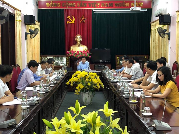 Đồng chí Nguyễn Văn Phong-Ủy viên Ban Thường vụ, Trưởng ban Tuyên giáo Thành ủy, cùng các thành viên trong đoàn công tác số 9 của Thành ủy Hà Nội làm việc với Ban Thường vụ Huyện ủy Đan Phượng về công tác đại hội