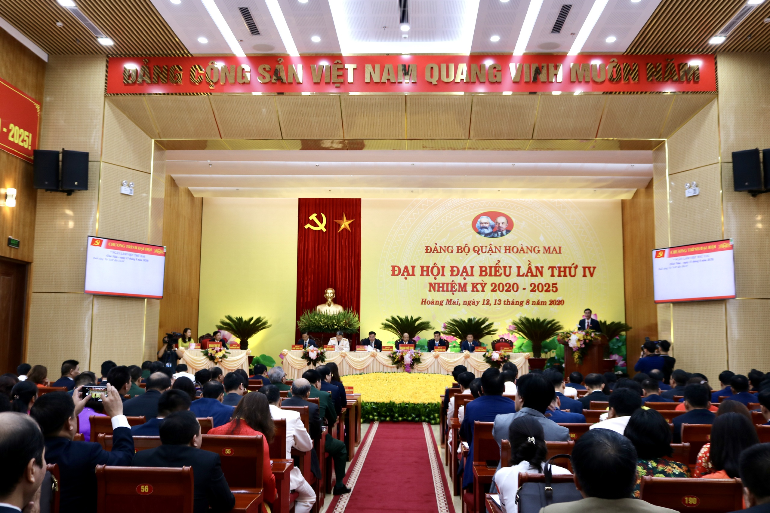 Quang cảnh phiên trù bị Đại hội Đại biểu Đảng bộ quận Hoàng Mai lần thứ IV, nhiệm kỳ 2020-2025