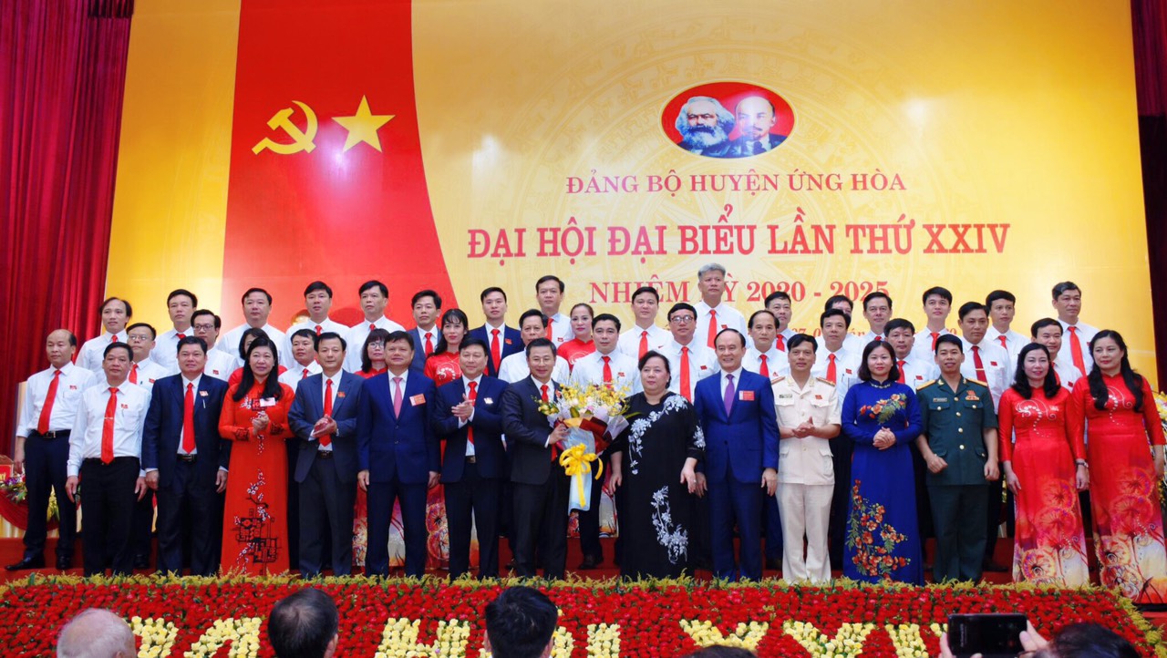 Ban Chấp hành Đảng bộ huyện Ứng Hòa khóa XXIV ra mắt Đại hội