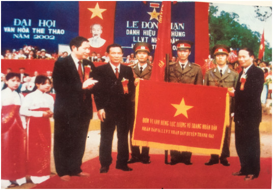 Lễ đón nhận danh hiệu Anh hùng lực lượng vũ trang nhân dân năm 2002
