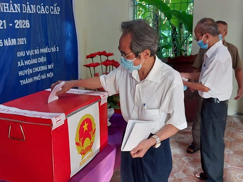 Ảnh: Cử tri tham gia bỏ phiếu