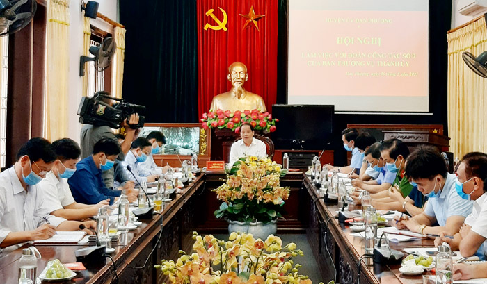 Quang cảnh buổi làm việc