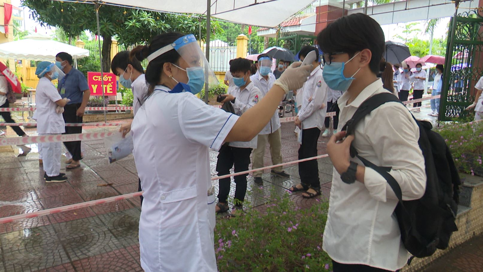 100% thí sinh đến điểm thi được đo thân nhiệt