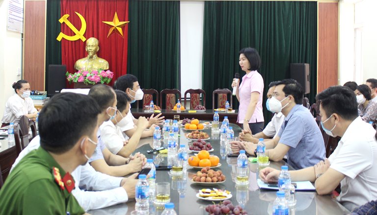 Quang cảnh buổi làm việc tại trường THCS Hoàng Liệt
