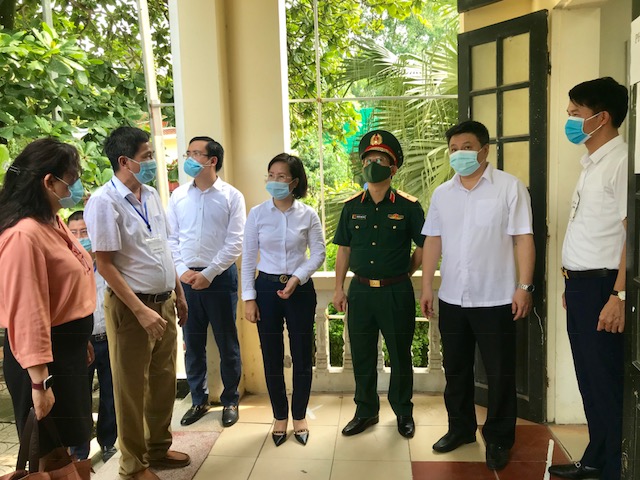 Đồng chí Bùi Huyền Mai và Đoàn kiểm tra số 10 kiểm tra thực tế tại trường THPT Thanh Oai A