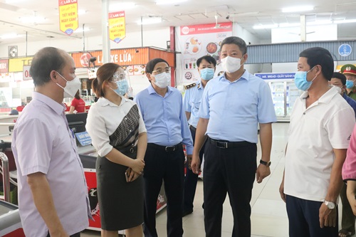 Đồng chí Phó chủ tịch UBND Thành phố kiểm tra công tác phòng, chống dịch Covid -19 tại Siêu thị LanchiMart