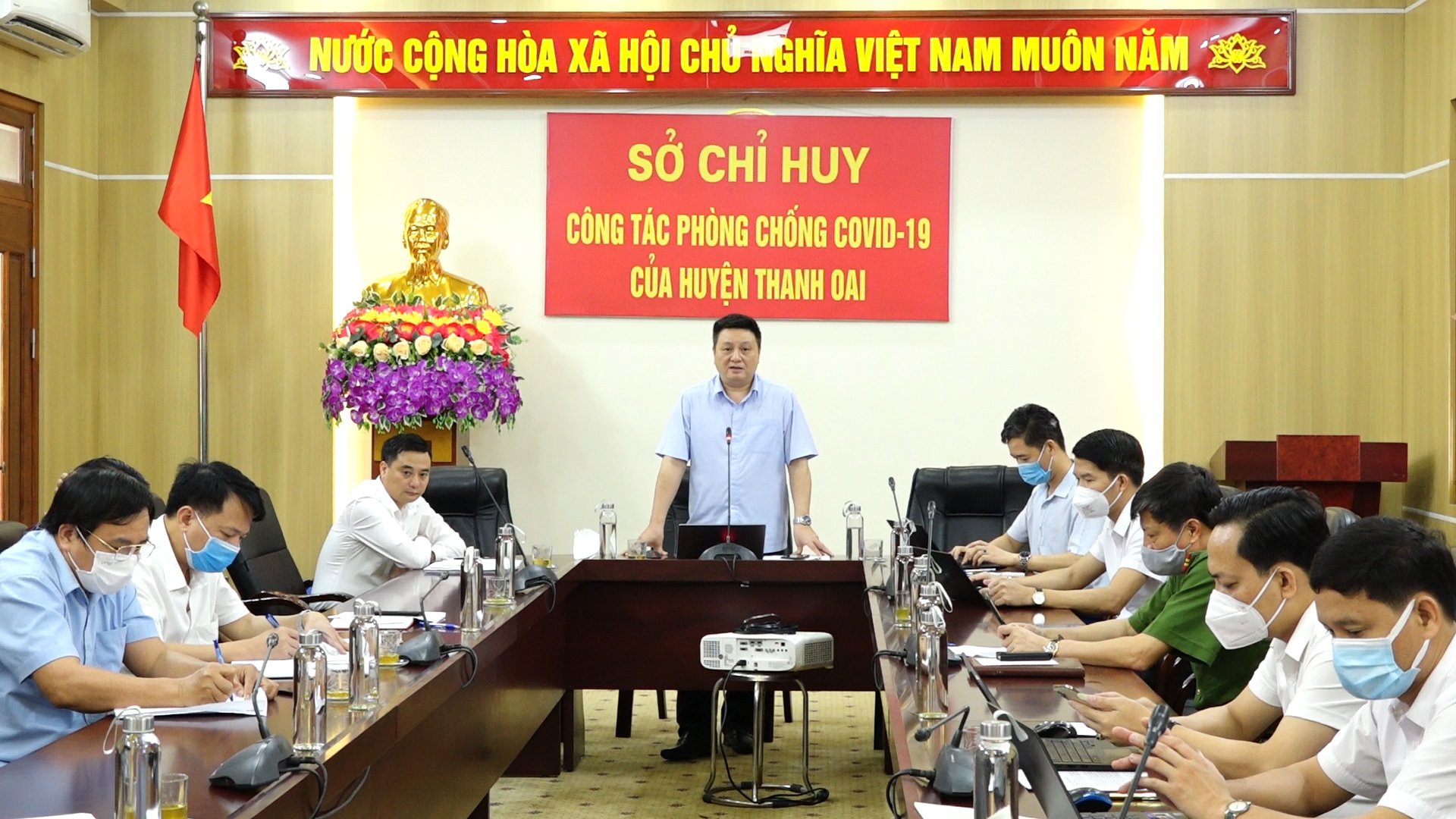 Đồng chí Bí thư Huyện ủy Bùi Hoàng Phan phát biểu kết luận Hội nghị