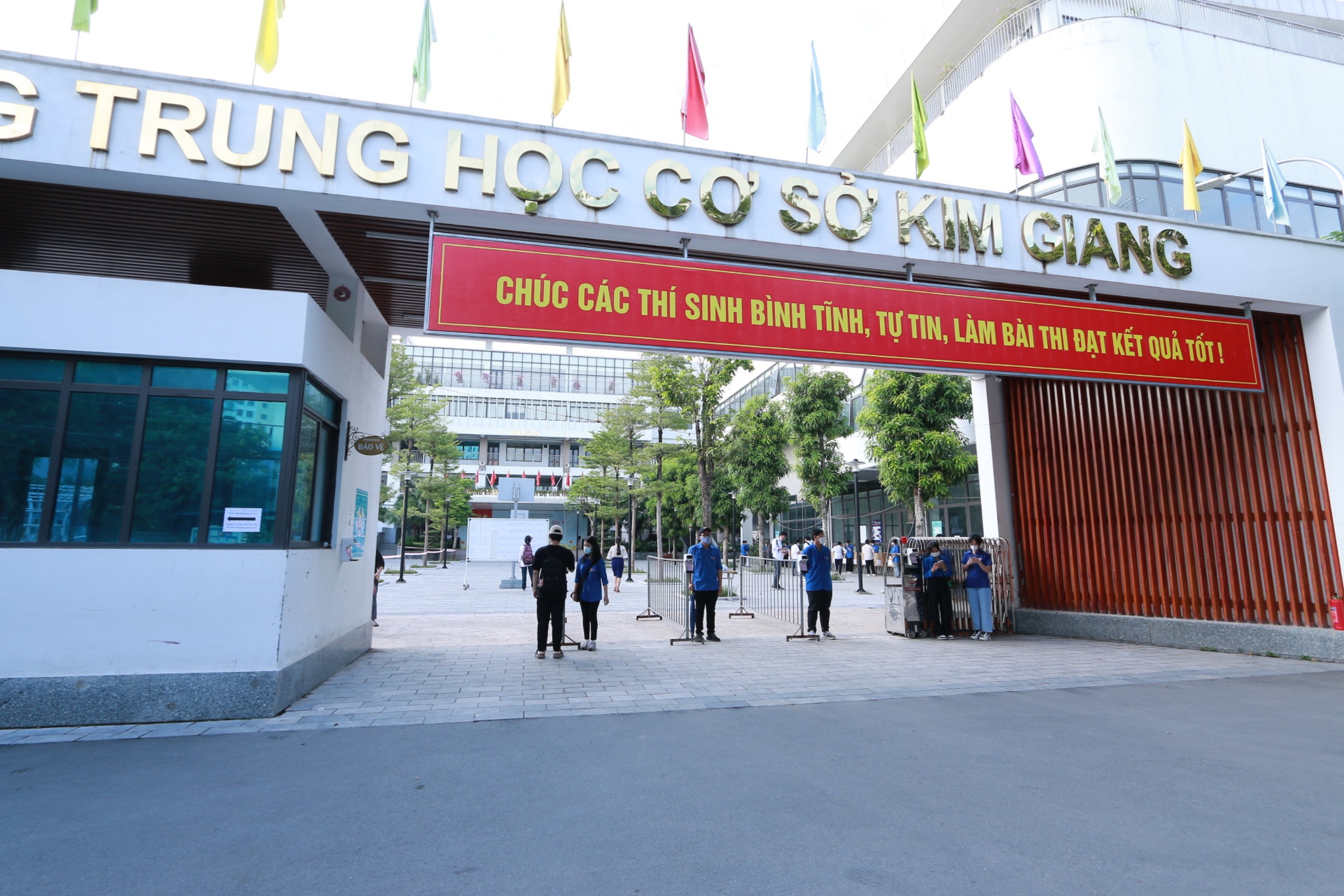 Không khí thi cử nghiêm túc tại Trường THPT Thanh Xuân, một biểu tượng giáo dục lâu đời