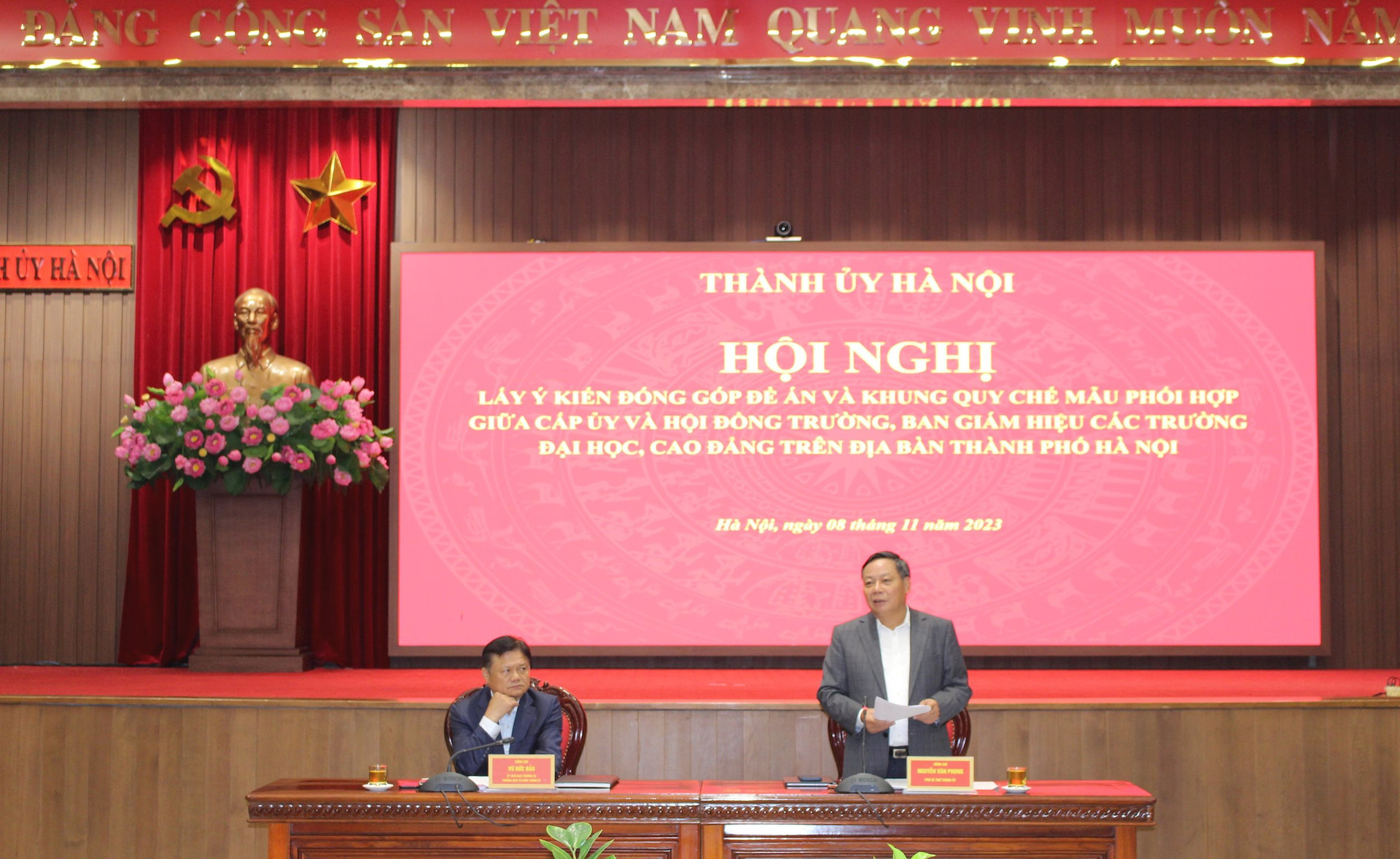 Phó Bí thư Thành ủy Nguyễn Văn Phong phát biểu tại hội nghị.