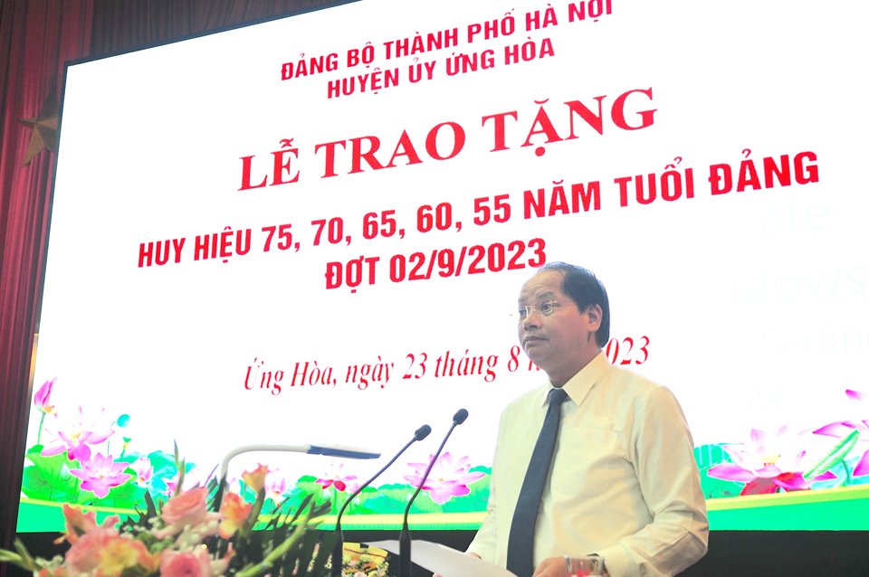 Ủy viên Ban Thường vụ Thành ủy, Trưởng Ban Tuyên giáo Thành ủy Hà Nội Nguyễn Doãn Toản phát biểu tại buổi lễ