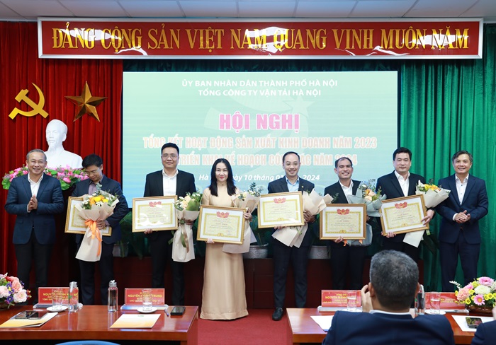 https://thanhuyhanoi.vn/data/Uploads/images/hanoi-quyet-tam-chuyen-sang-xe-buyt-nang-luong-xanh-1.jpg