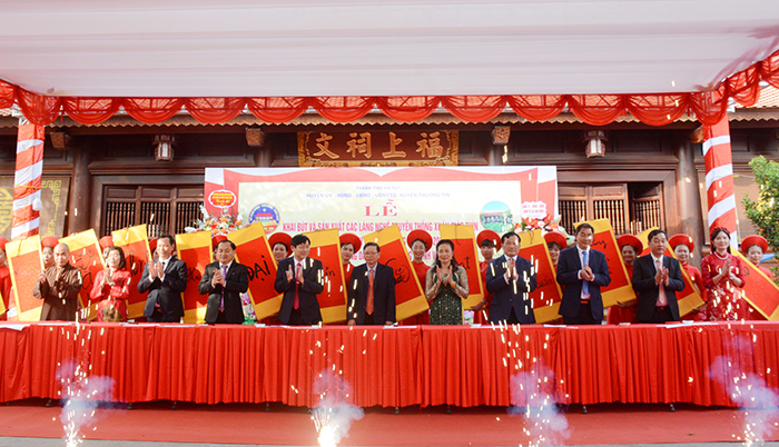 https://thanhuyhanoi.vn/data/Uploads/images/Huy%e1%bb%87n%20Th%c6%b0%e1%bb%9dng%20T%c3%adn%20L%e1%bb%85%20h%e1%bb%99i%20khai%20b%c3%bat%20%c4%91%e1%ba%a7u%20n%c4%83m%20Gi%c3%a1p%20Th%c3%acn-1.jpg
