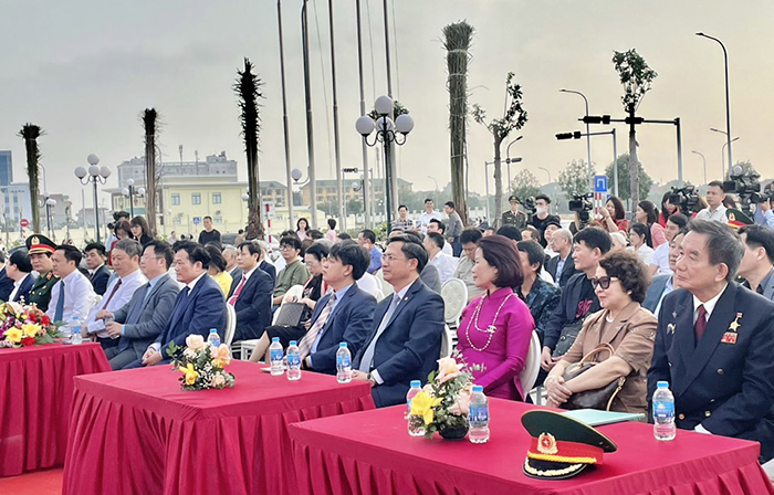 https://thanhuyhanoi.vn/data/Uploads/images/Huy%e1%bb%87n%20Th%c6%b0%e1%bb%9dng%20T%c3%adn%20L%e1%bb%85%20h%e1%bb%99i%20khai%20b%c3%bat%20%c4%91%e1%ba%a7u%20n%c4%83m%20Gi%c3%a1p%20Th%c3%acn-2.jpeg